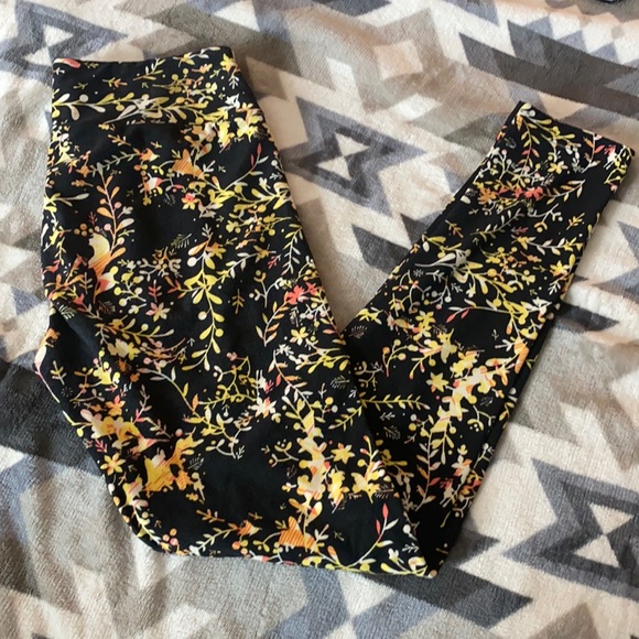 LuLaRoe Pants - Lularoe leggings size OS (L-9)